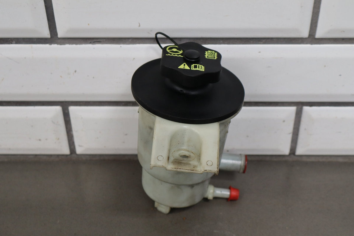 2006 Ford Mustang GT S197 4.6L V8 Power Steering Fluid Reservoir Tank