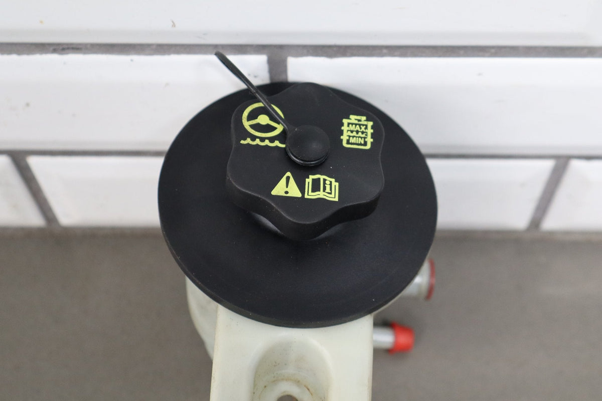 2006 Ford Mustang GT S197 4.6L V8 Power Steering Fluid Reservoir Tank
