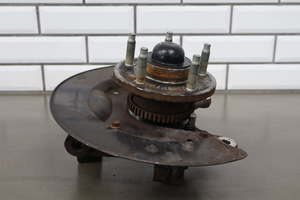 2006 Ford Mustang GT S197 Driver Left Front Spindle With Hub And ABS Sensor