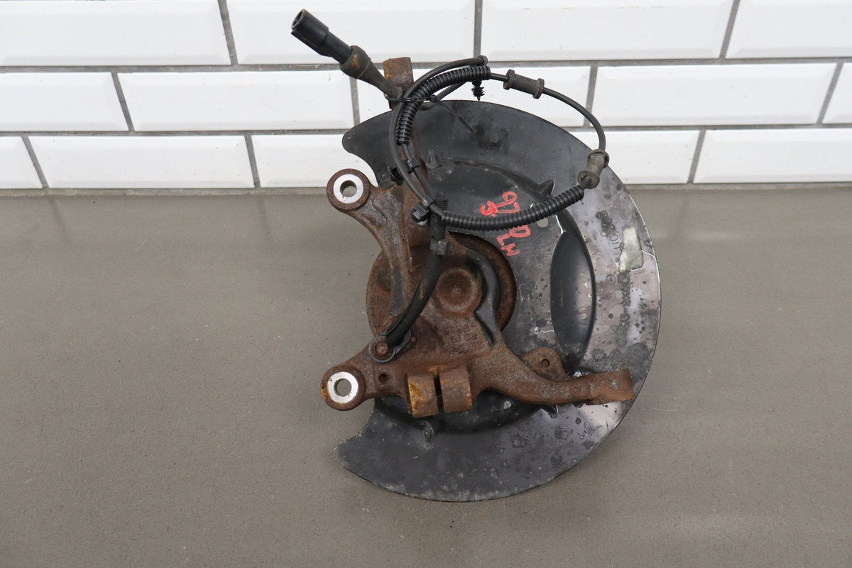 2006 Ford Mustang GT S197 Driver Left Front Spindle With Hub And ABS Sensor
