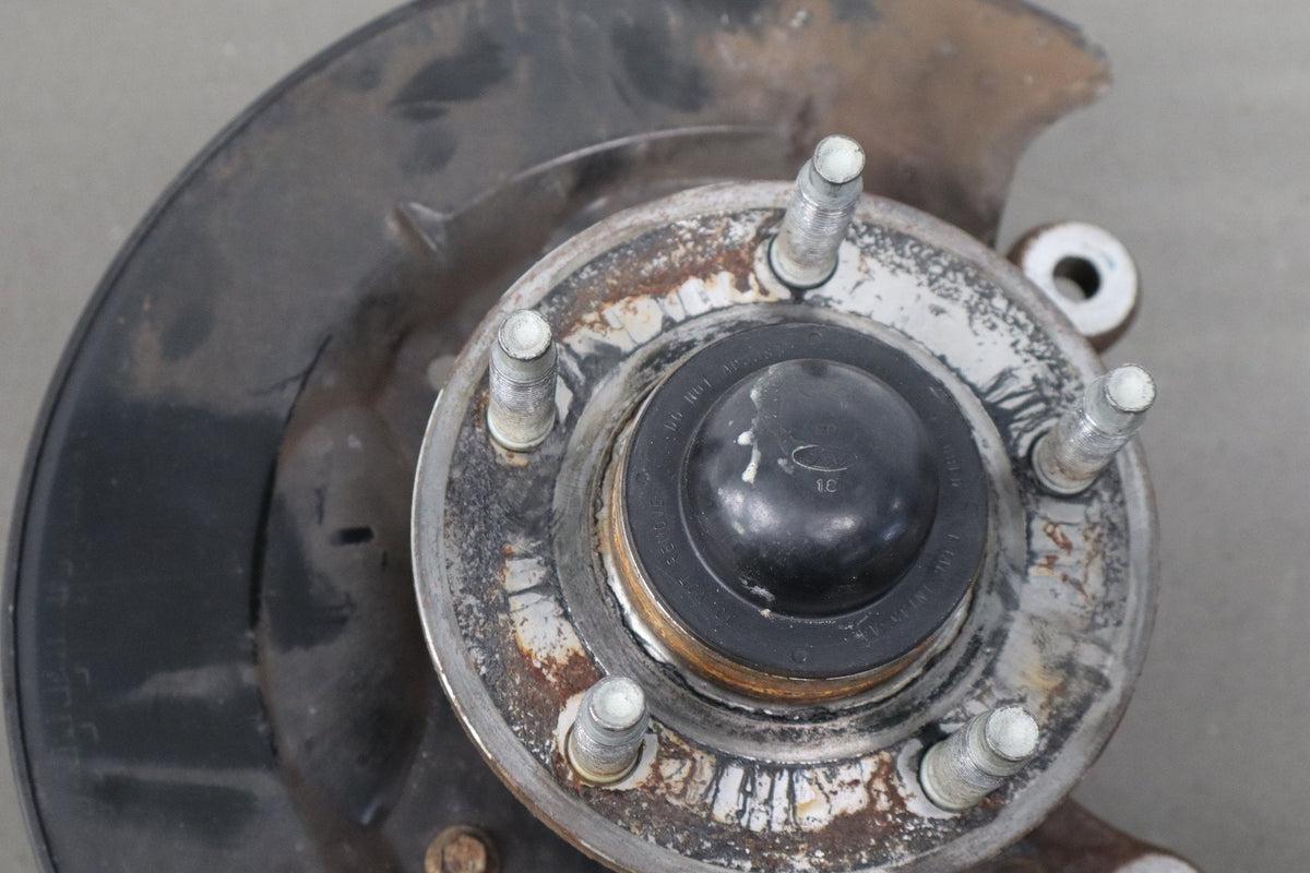 2006 Ford Mustang GT S197 Driver Left Front Spindle With Hub And ABS Sensor