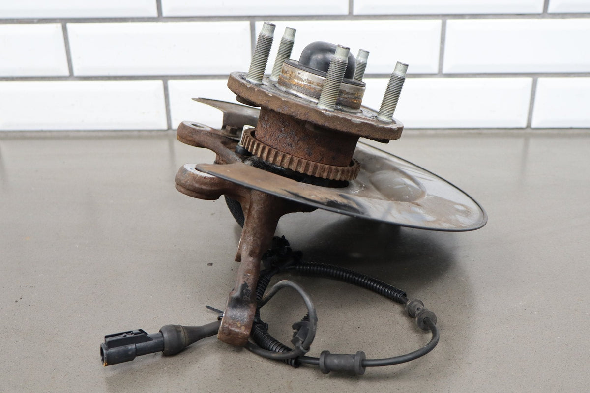 2006 Ford Mustang GT S197 Driver Left Front Spindle With Hub And ABS Sensor