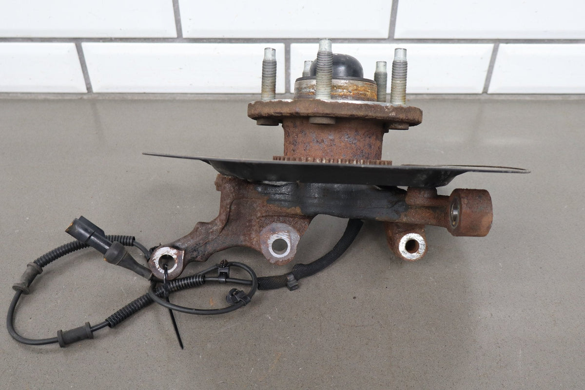 2006 Ford Mustang GT S197 Driver Left Front Spindle With Hub And ABS Sensor