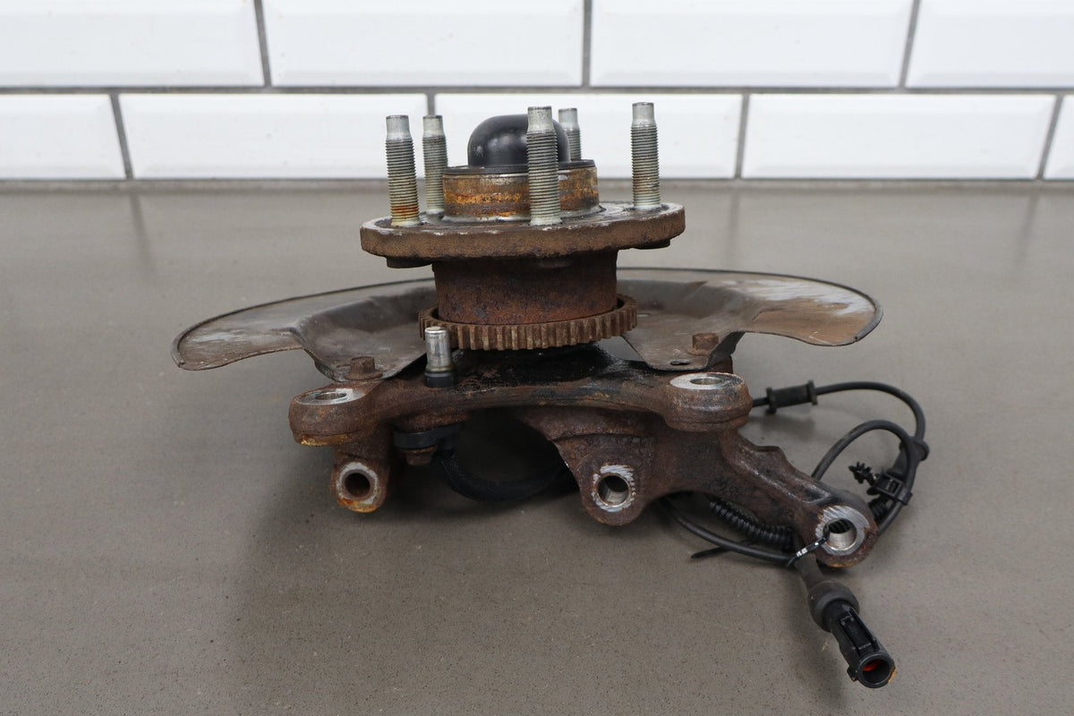 2006 Ford Mustang GT S197 Driver Left Front Spindle With Hub And ABS Sensor