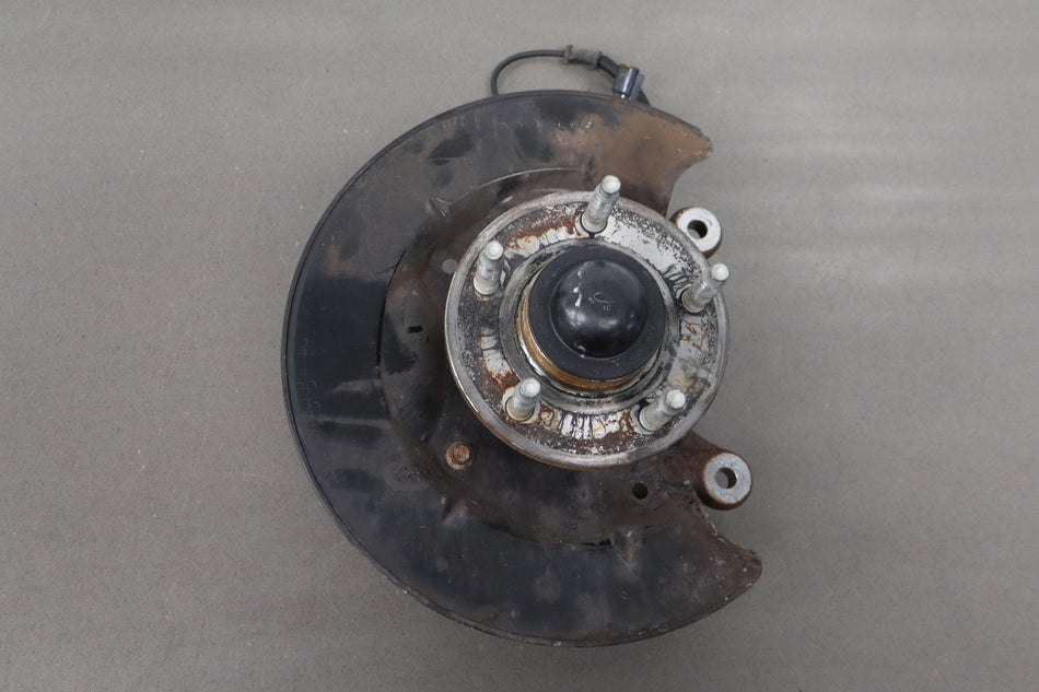 2006 Ford Mustang GT S197 Driver Left Front Spindle With Hub And ABS Sensor