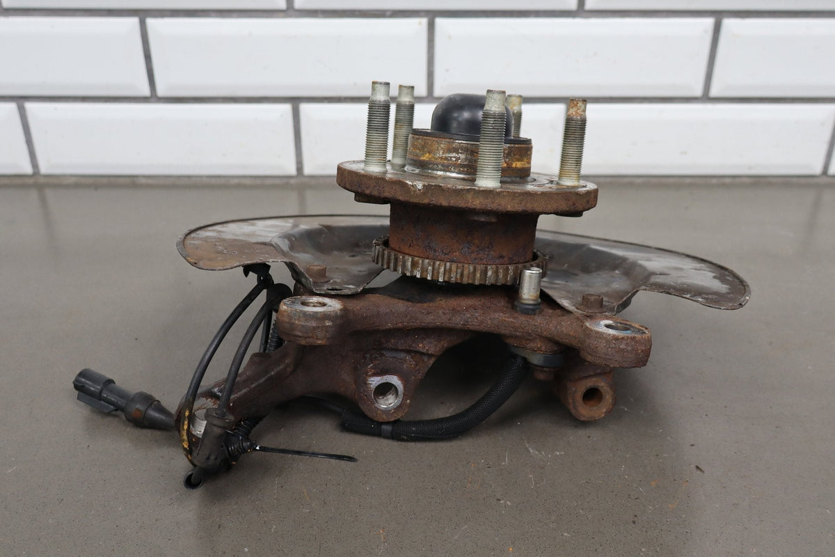 2006 Ford Mustang GT S197 Passenger Right Front Spindle With Hub And ABS Sensor