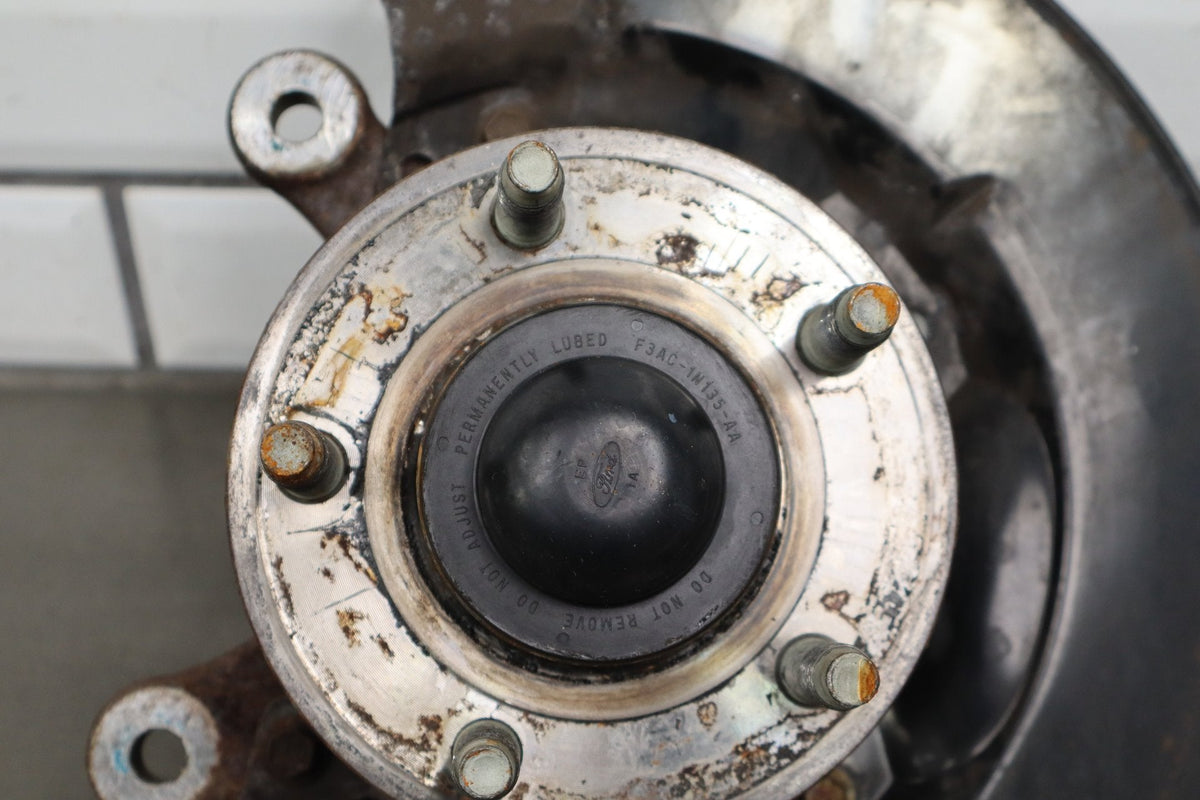 2006 Ford Mustang GT S197 Passenger Right Front Spindle With Hub And ABS Sensor