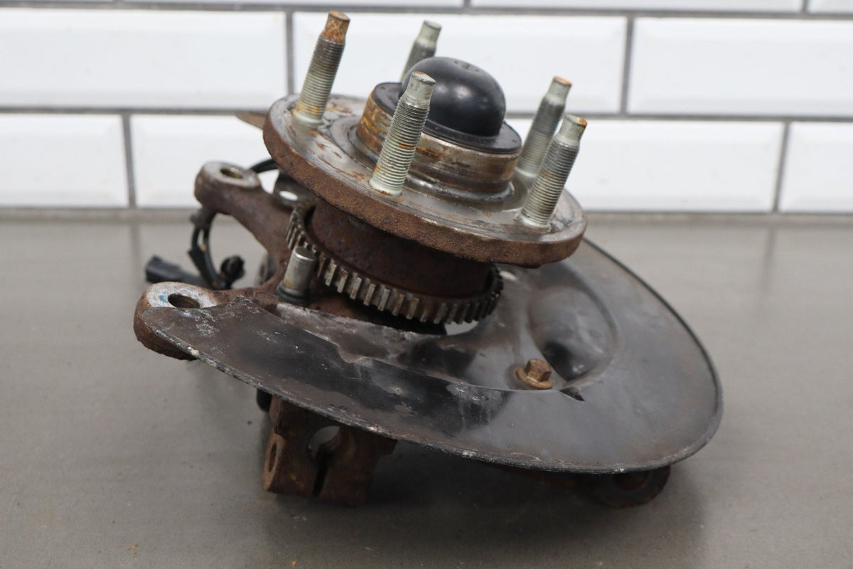 2006 Ford Mustang GT S197 Passenger Right Front Spindle With Hub And ABS Sensor