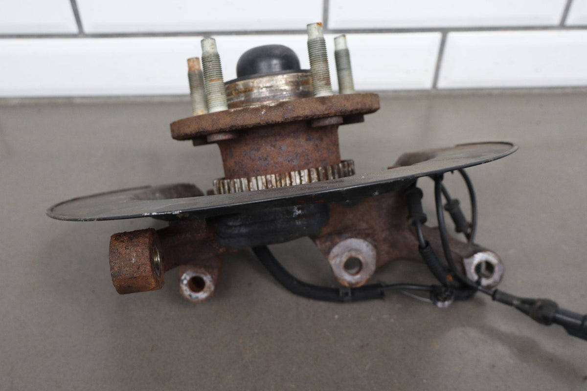 2006 Ford Mustang GT S197 Passenger Right Front Spindle With Hub And ABS Sensor