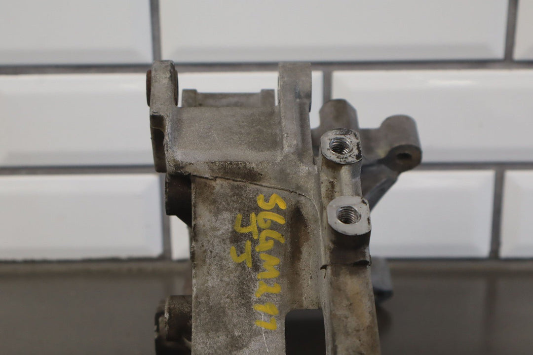 2006 GMC Sierra 2500HD LBZ Duramax Diesel AC Compressor Bracket 6.6L