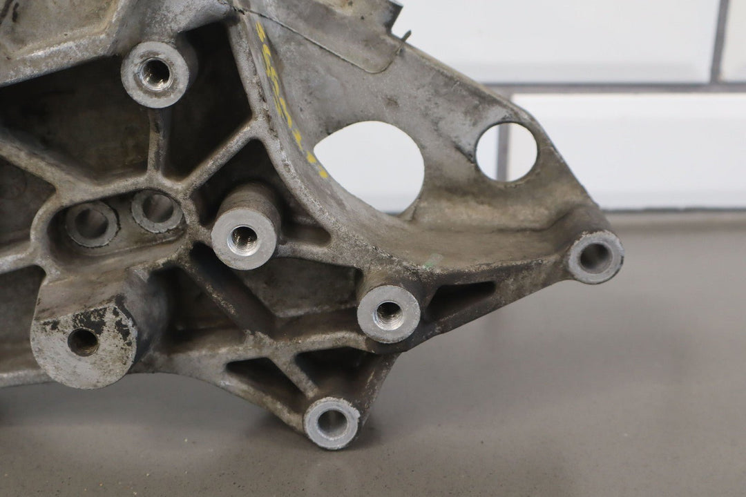 2006 GMC Sierra 2500HD LBZ Duramax Diesel AC Compressor Bracket 6.6L