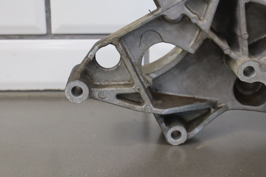 2006 GMC Sierra 2500HD LBZ Duramax Diesel AC Compressor Bracket 6.6L