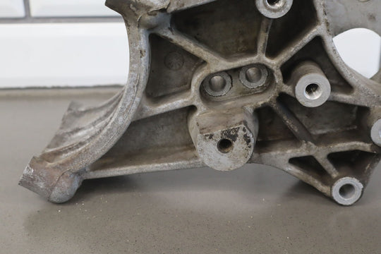 2006 GMC Sierra 2500HD LBZ Duramax Diesel AC Compressor Bracket 6.6L