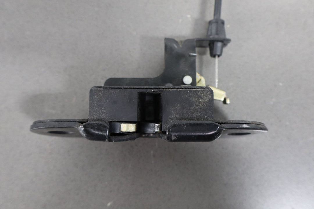  - 2006 Hummer H2 Pair of Hatch Lid Latches OEM