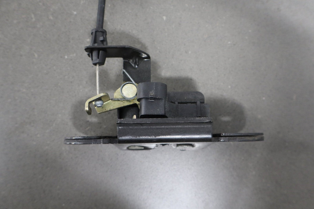  - 2006 Hummer H2 Pair of Hatch Lid Latches OEM