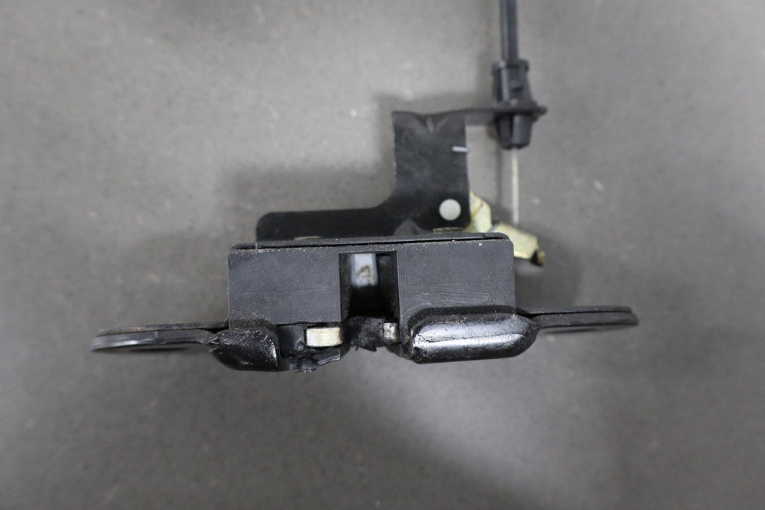  - 2006 Hummer H2 Pair of Hatch Lid Latches OEM