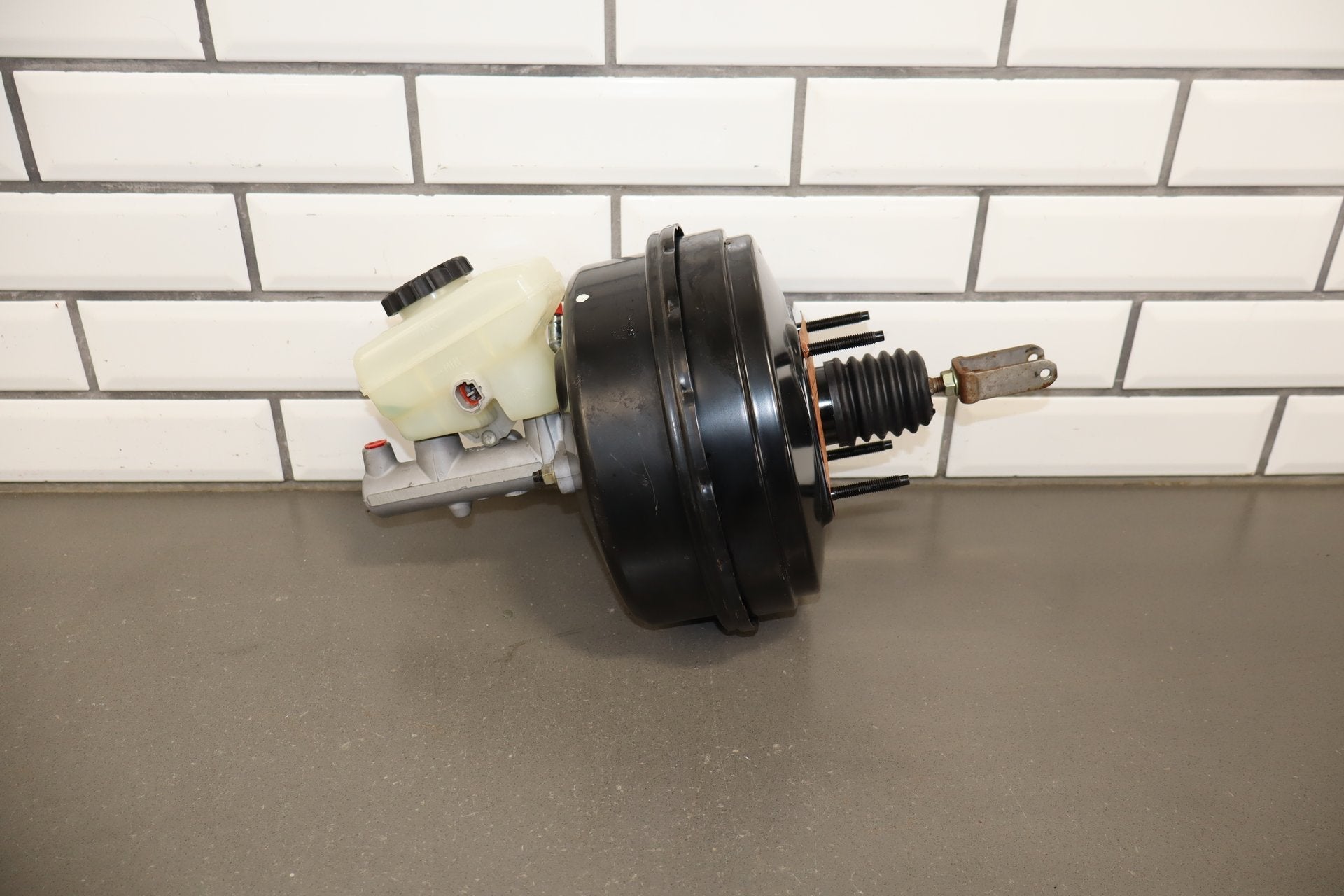 2006 Lexus LS430 Brake Booster OEM