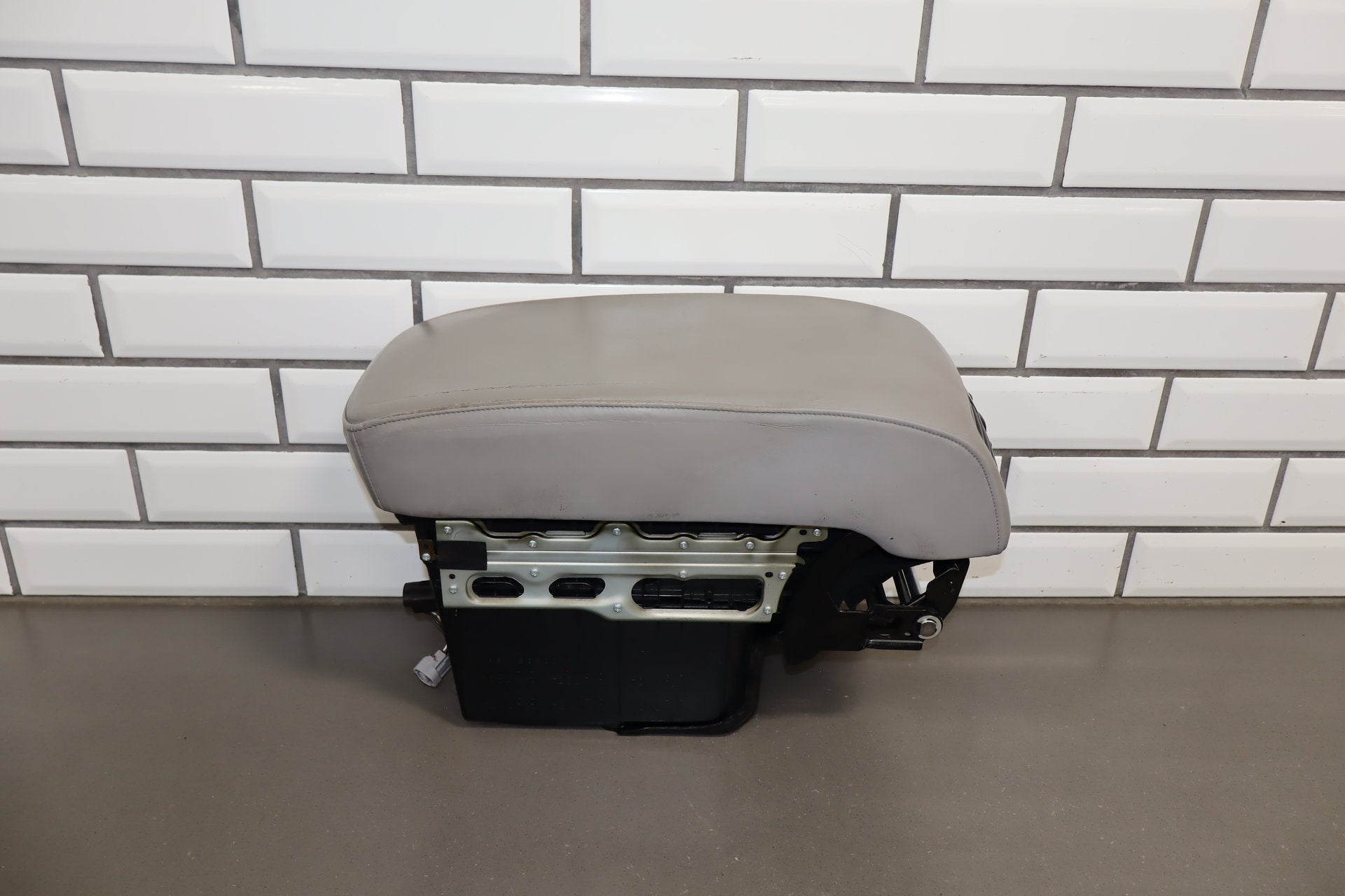 2006 Lexus LS430 Console Lid OEM