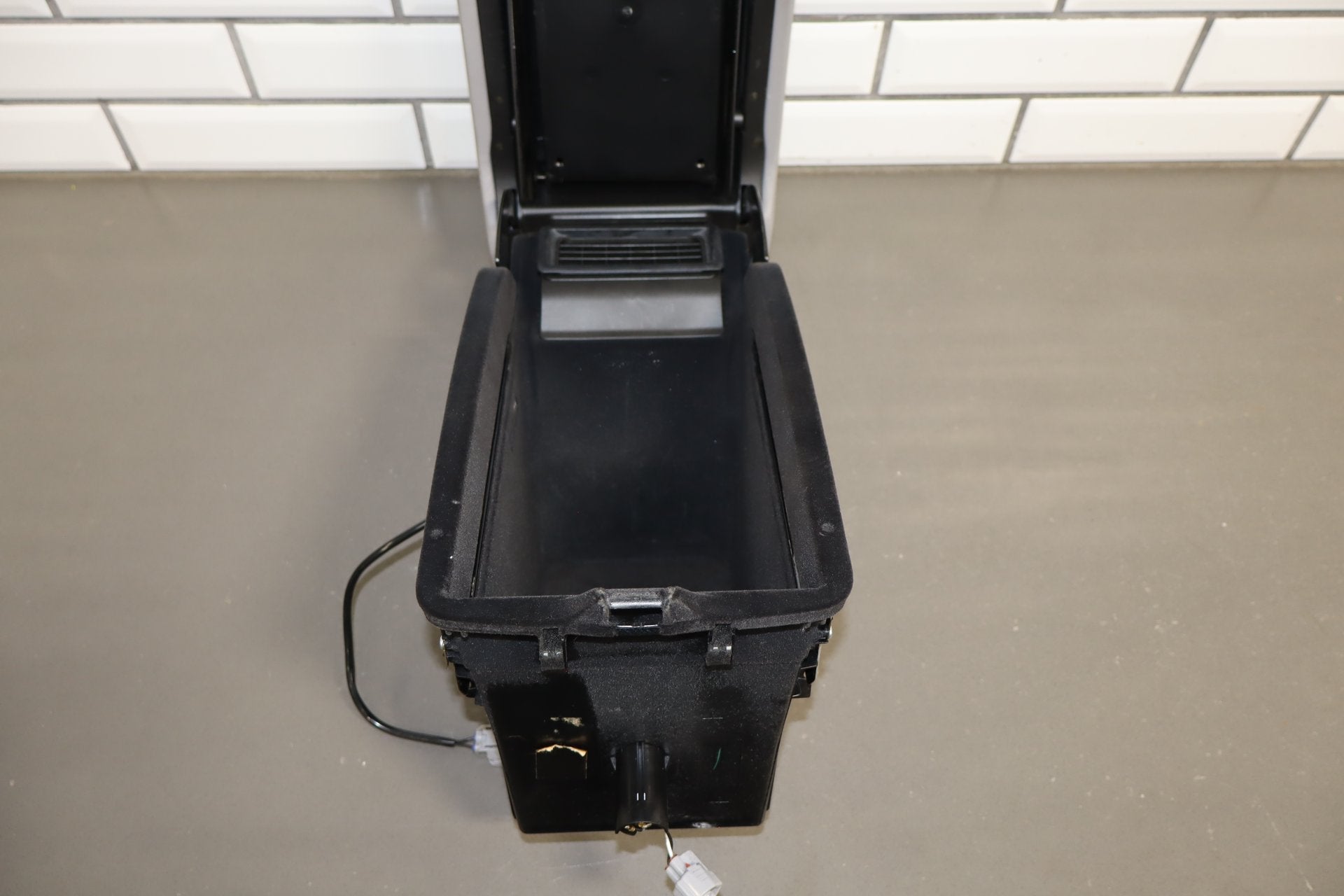 2006 Lexus LS430 Console Lid OEM