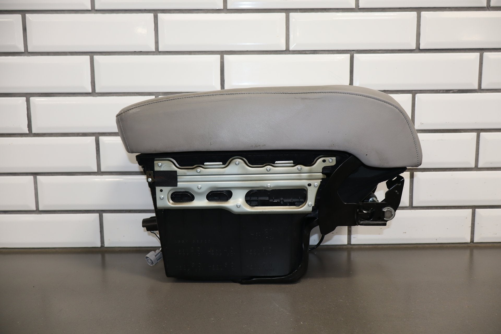 2006 Lexus LS430 Console Lid OEM