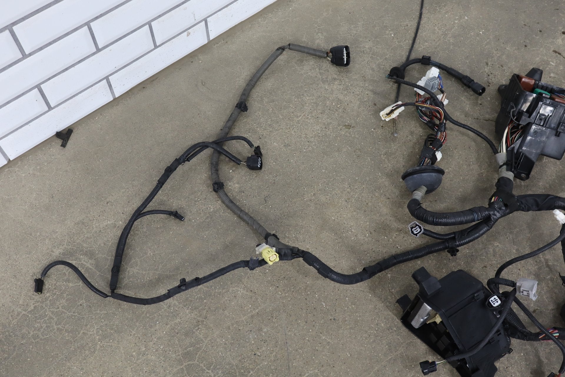 2006 Lexus LS430 Engine Wiring Harness 4.3L 8211150A01 OEM