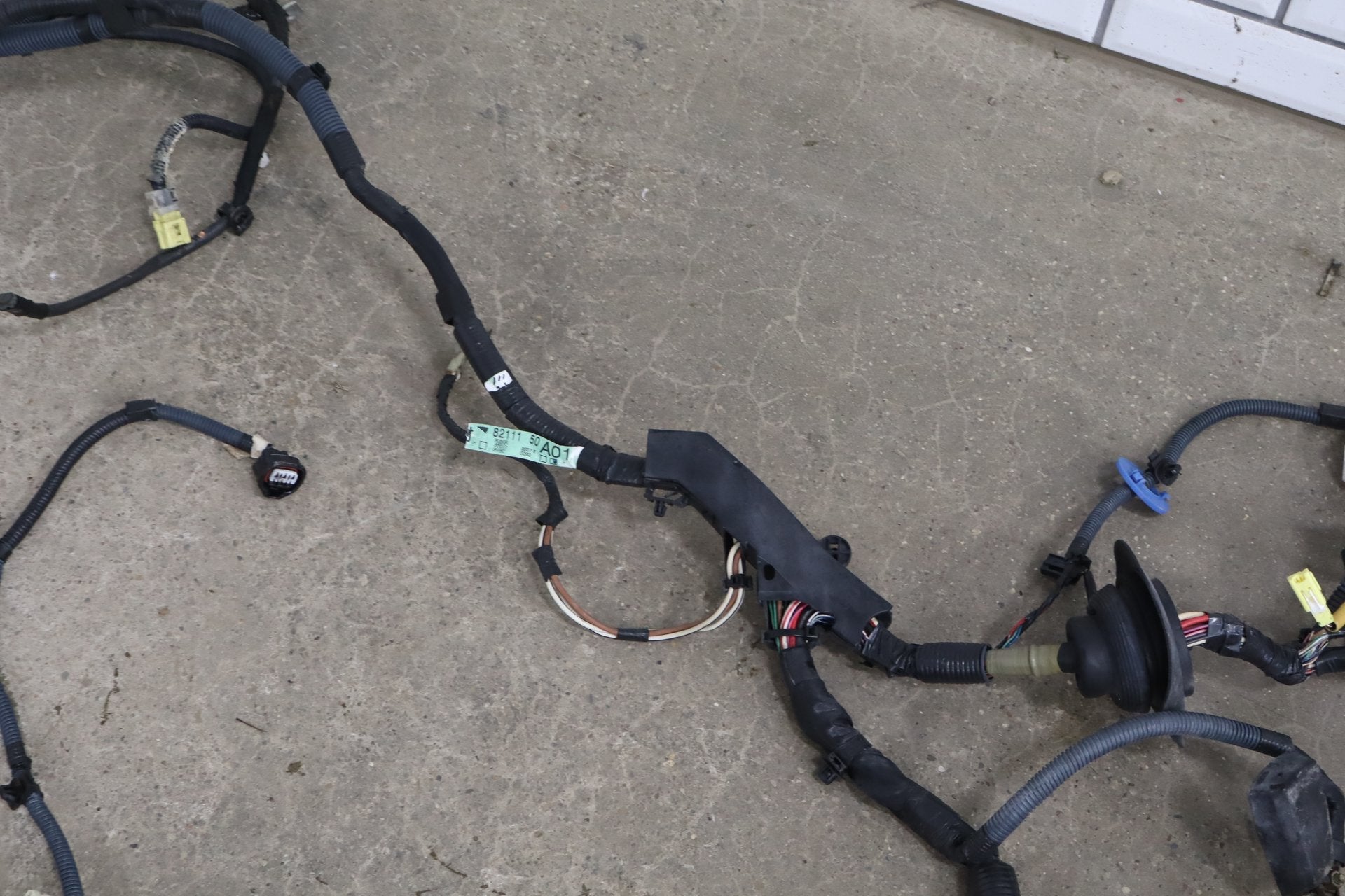 2006 Lexus LS430 Engine Wiring Harness 4.3L 8211150A01 OEM