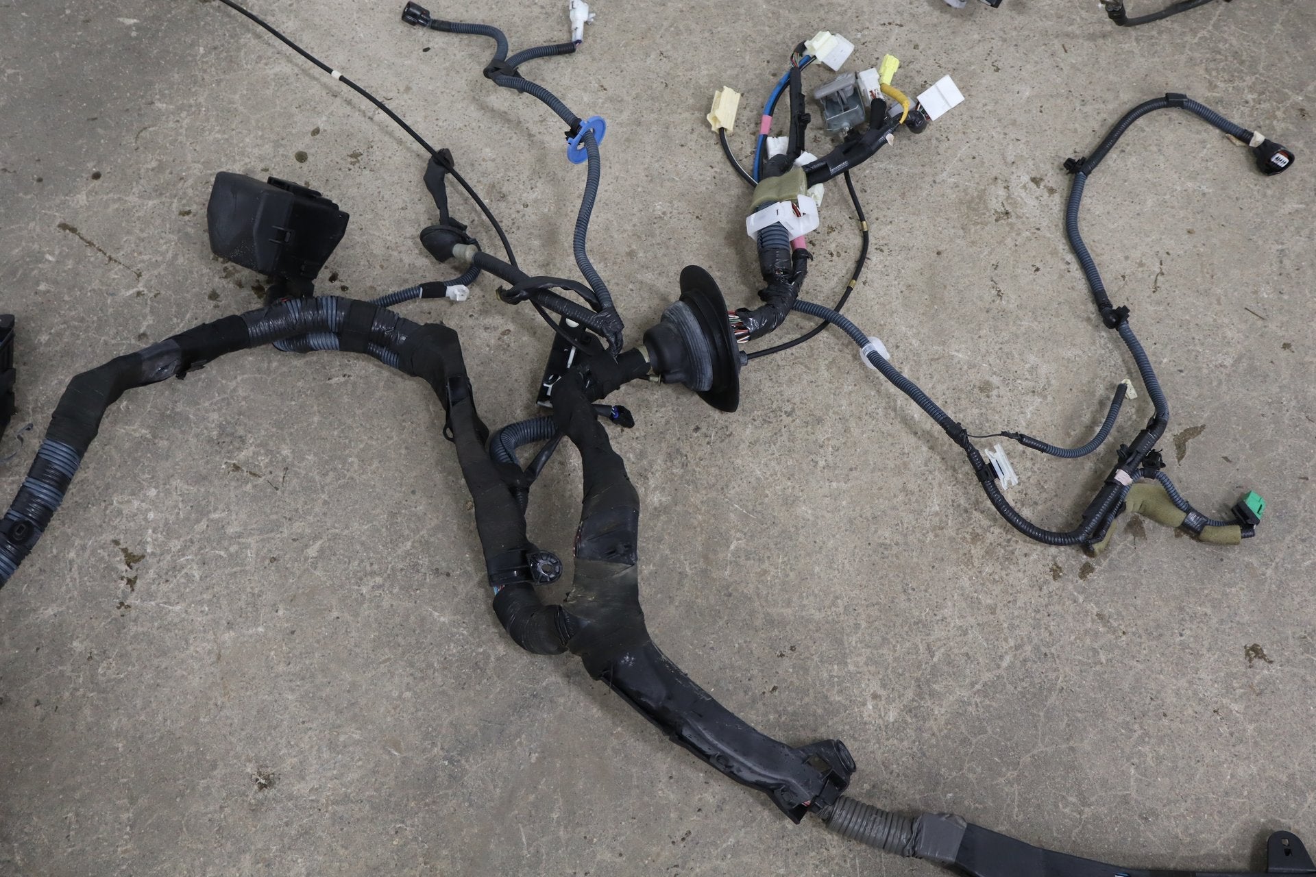 2006 Lexus LS430 Engine Wiring Harness 4.3L 8211150A01 OEM