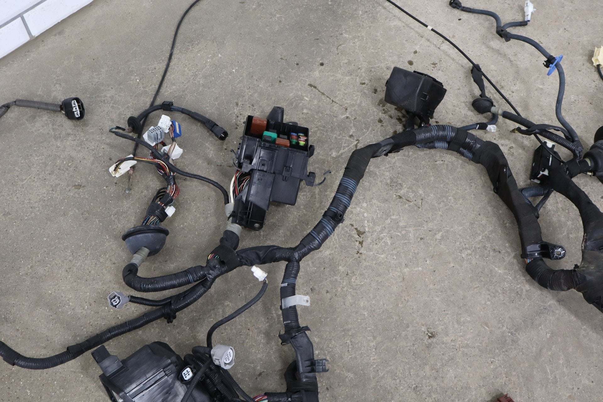 2006 Lexus LS430 Engine Wiring Harness 4.3L 8211150A01 OEM