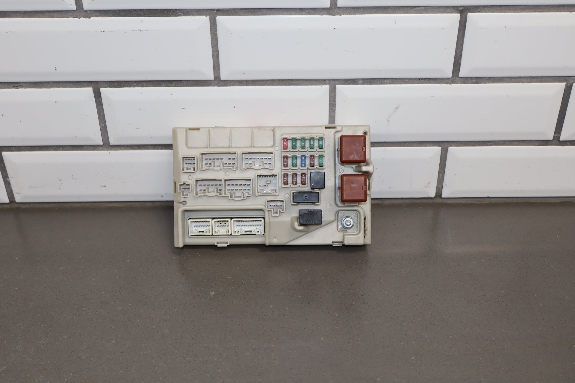 2006 Lexus LS430 F30 4.3L Cabin Fuse Box