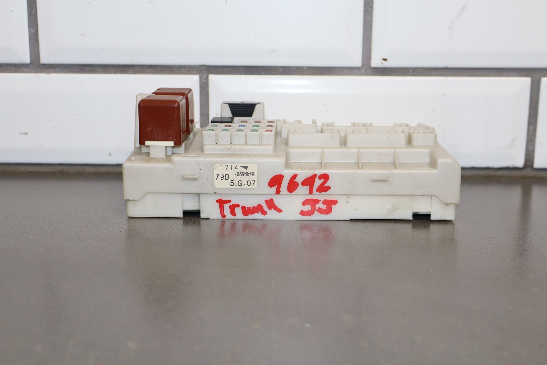 2006 Lexus LS430 F30 4.3L Cabin Fuse Box