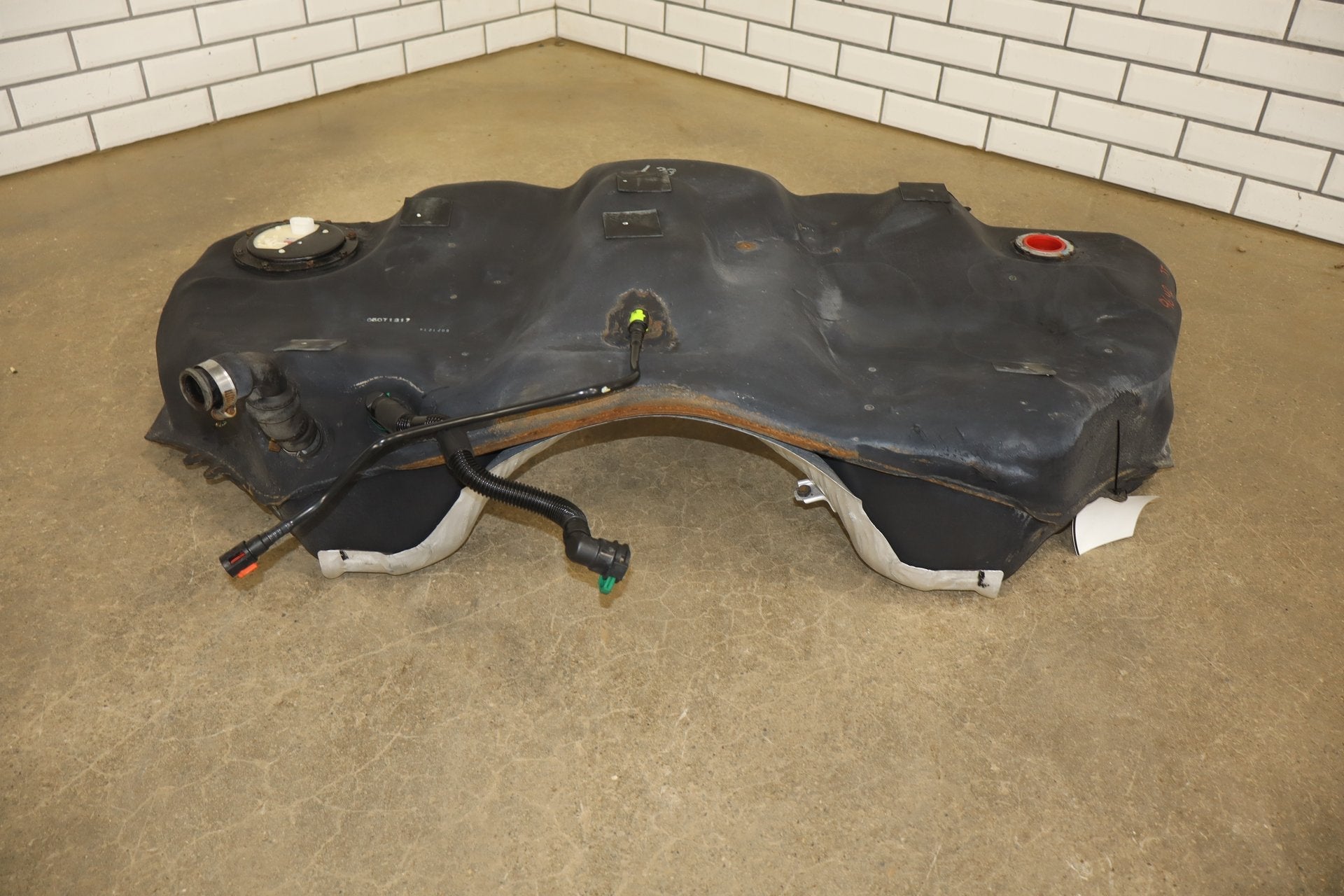 2006 Lexus LS430 Fuel Tank W/ Straps OEM