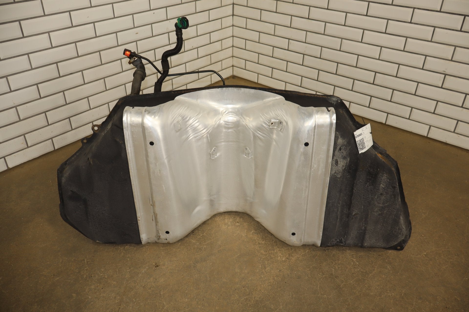 2006 Lexus LS430 Fuel Tank W/ Straps OEM