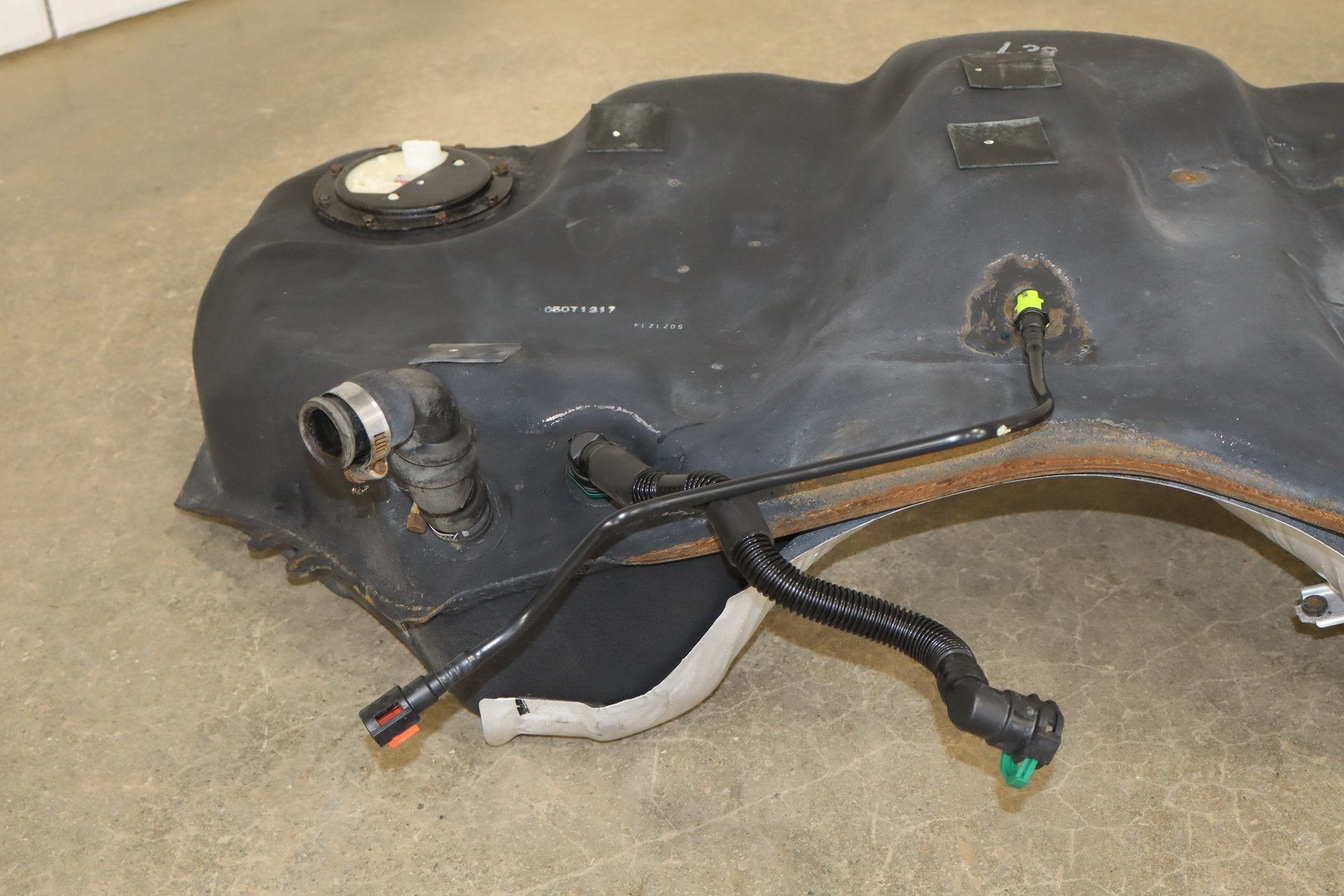 2006 Lexus LS430 Fuel Tank W/ Straps OEM