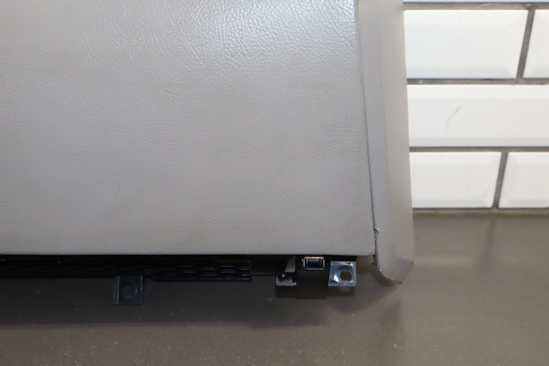 2006 Lexus LS430 Glove Box Ash 10