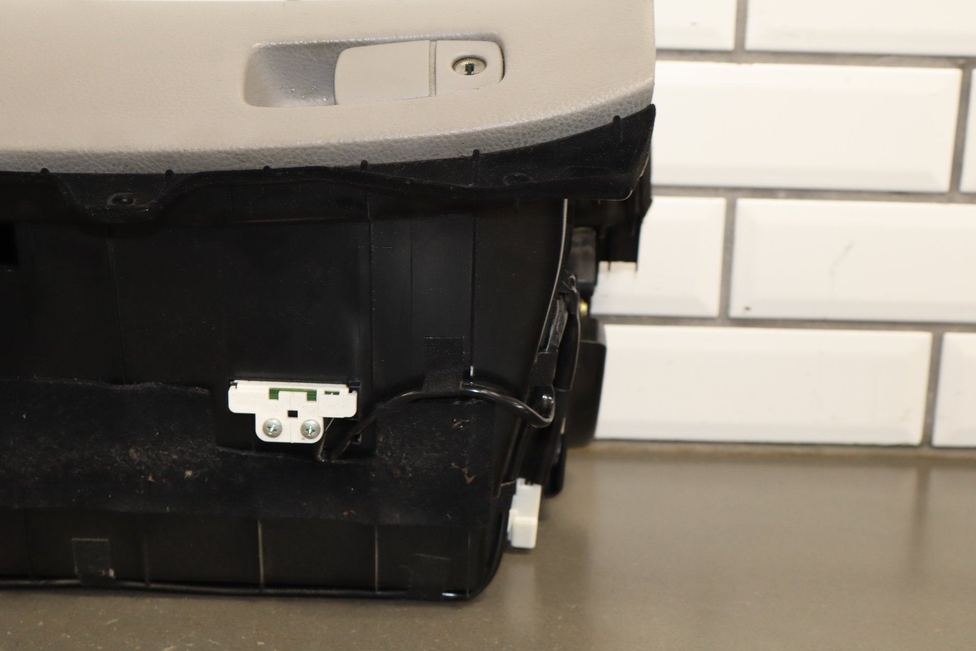 2006 Lexus LS430 Glove Box Ash 10