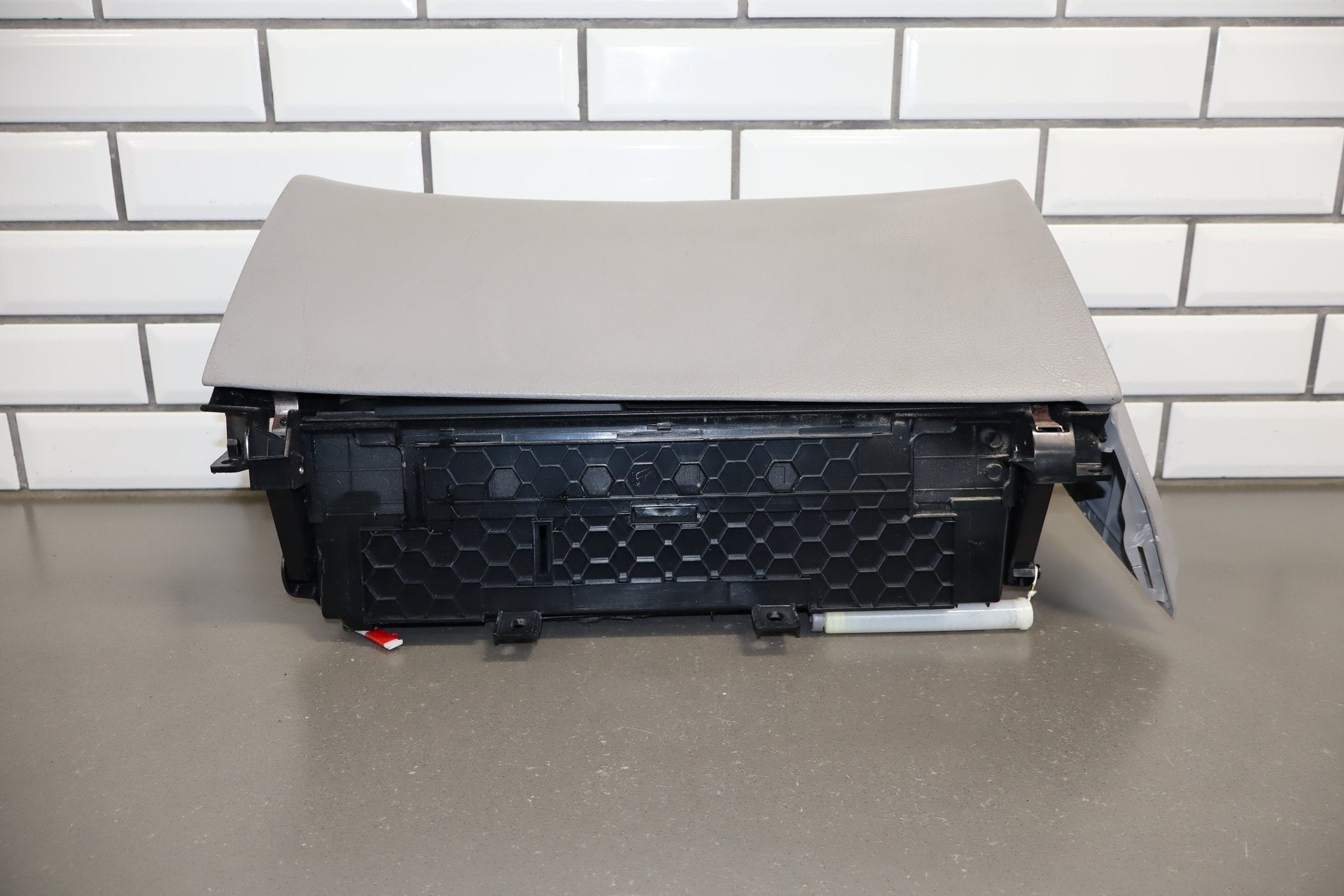 2006 Lexus LS430 Glove Box Ash 10