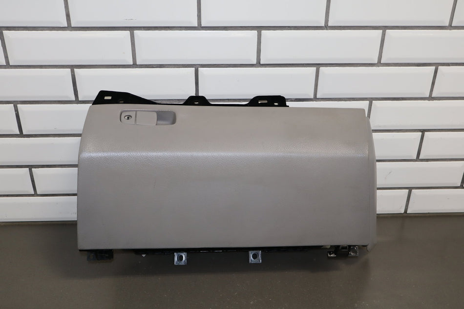 2006 Lexus LS430 Glove Box Ash 10