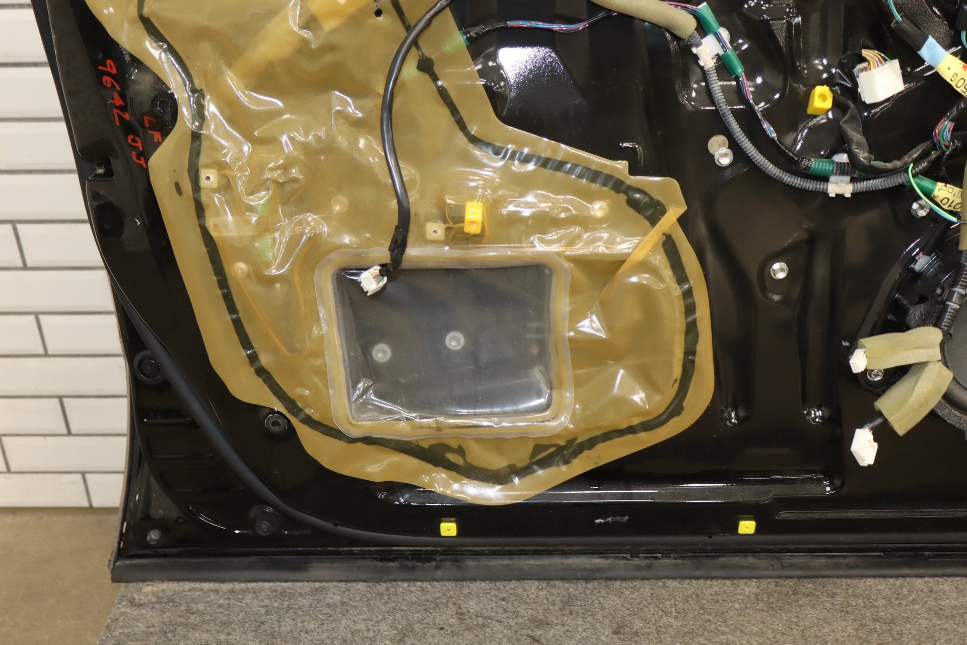 2006 Lexus LS430 Left Front Door black onyx 202