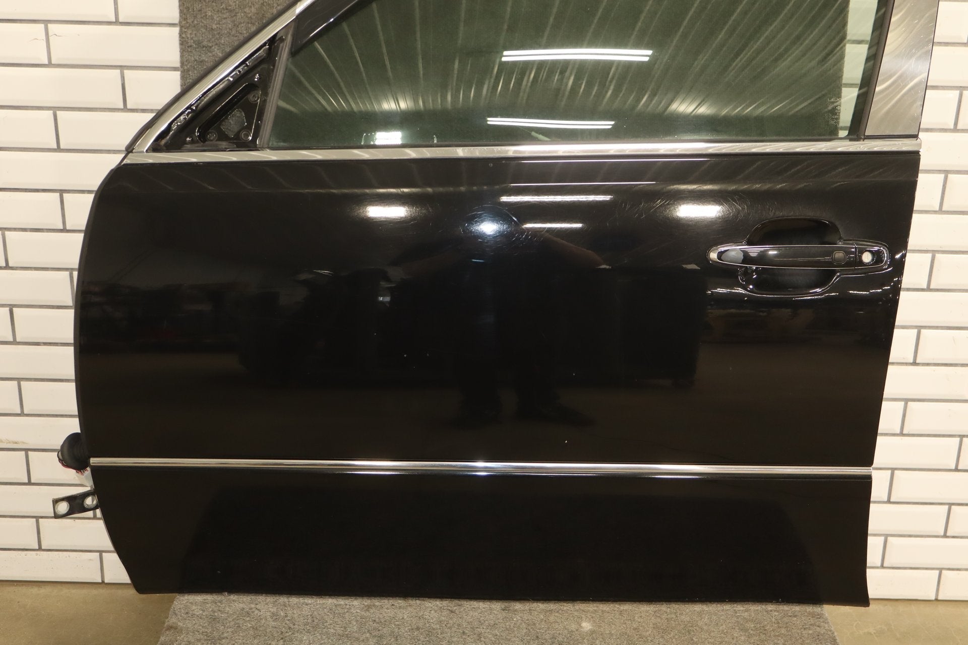 2006 Lexus LS430 Left Front Door black onyx 202