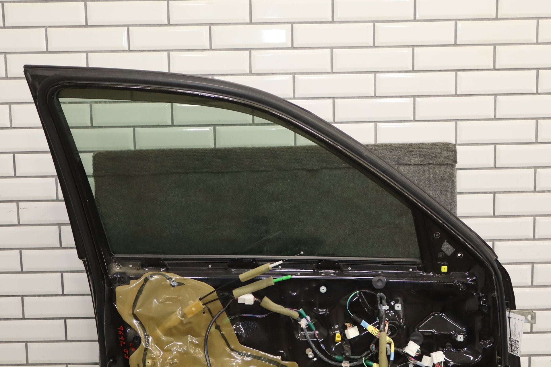 2006 Lexus LS430 Left Front Door black onyx 202