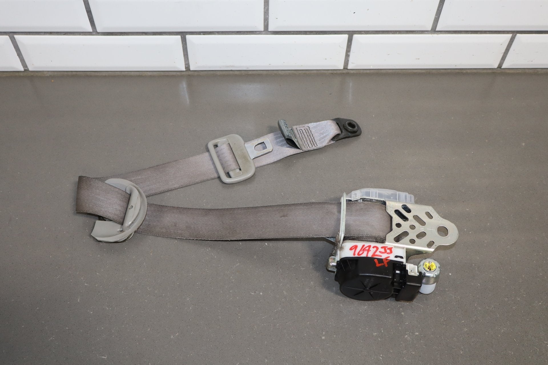 2006 Lexus LS430 Left Front Seat Belt Ash 10