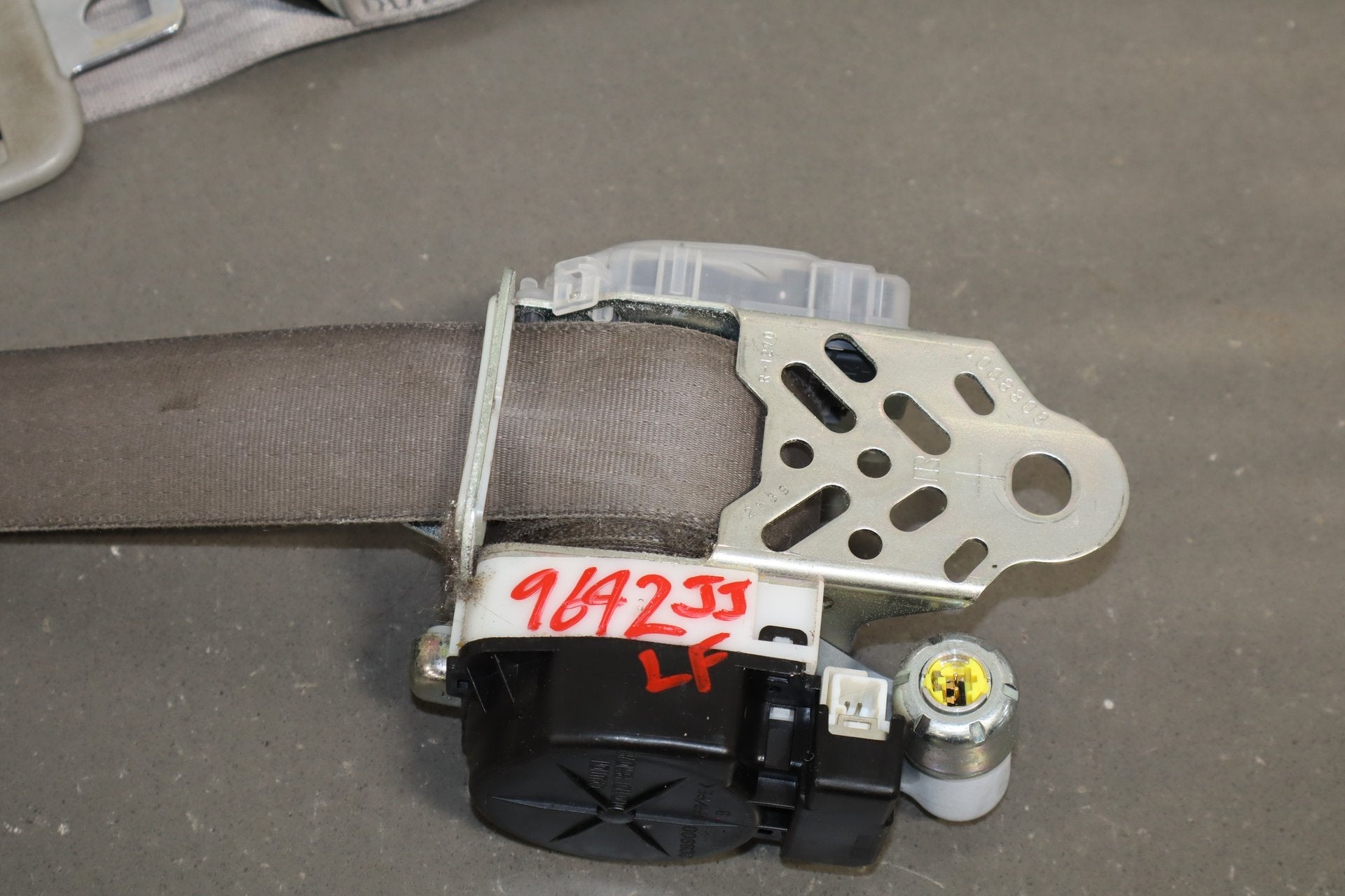2006 Lexus LS430 Left Front Seat Belt Ash 10