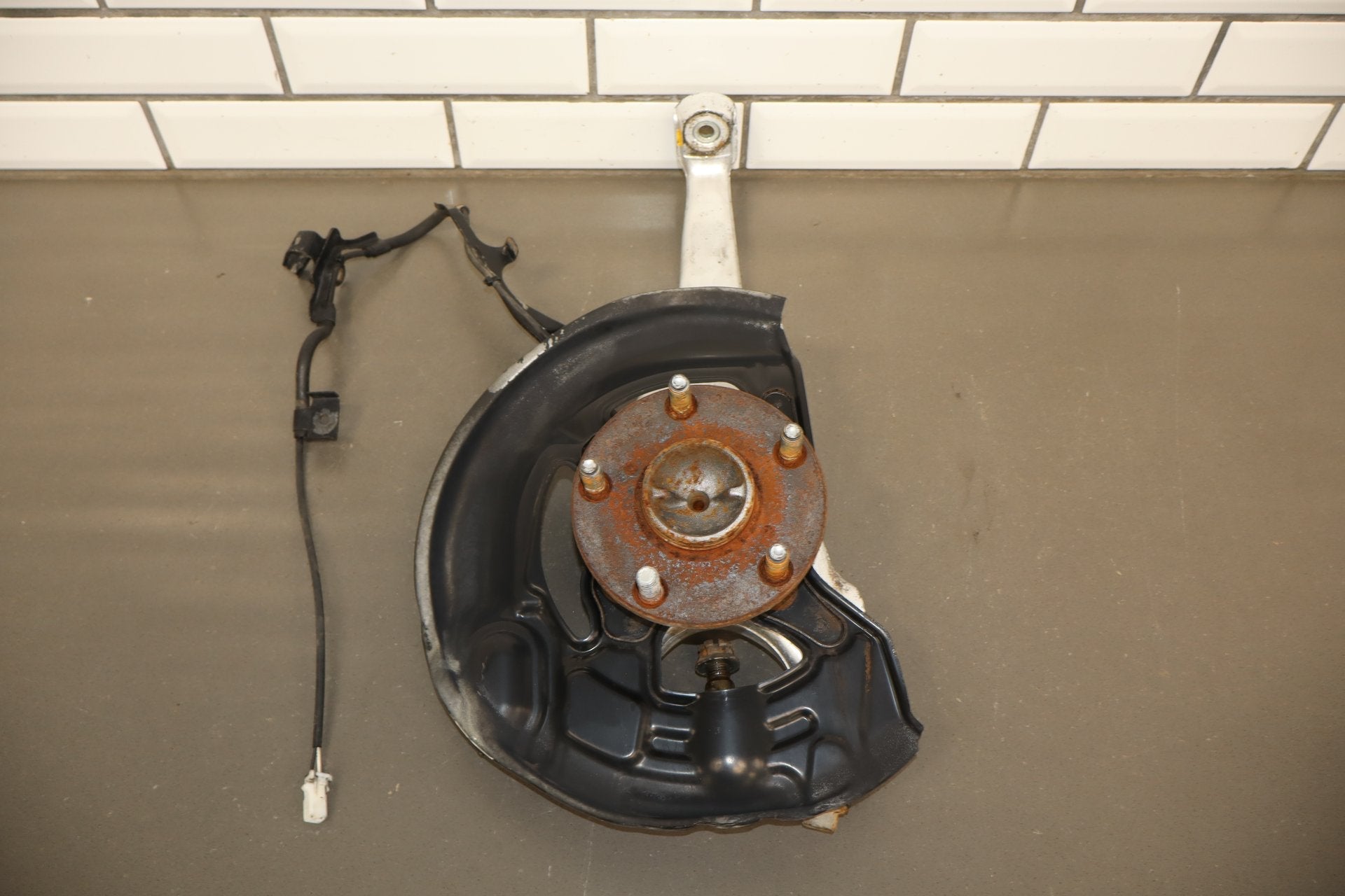2006 Lexus LS430 Left Front Spindle