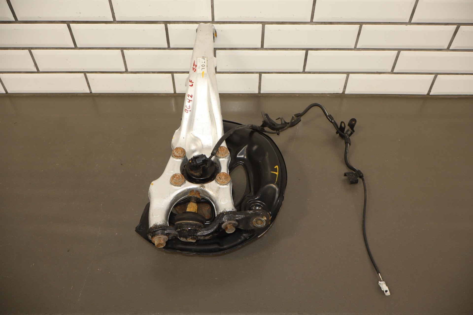 2006 Lexus LS430 Left Front Spindle