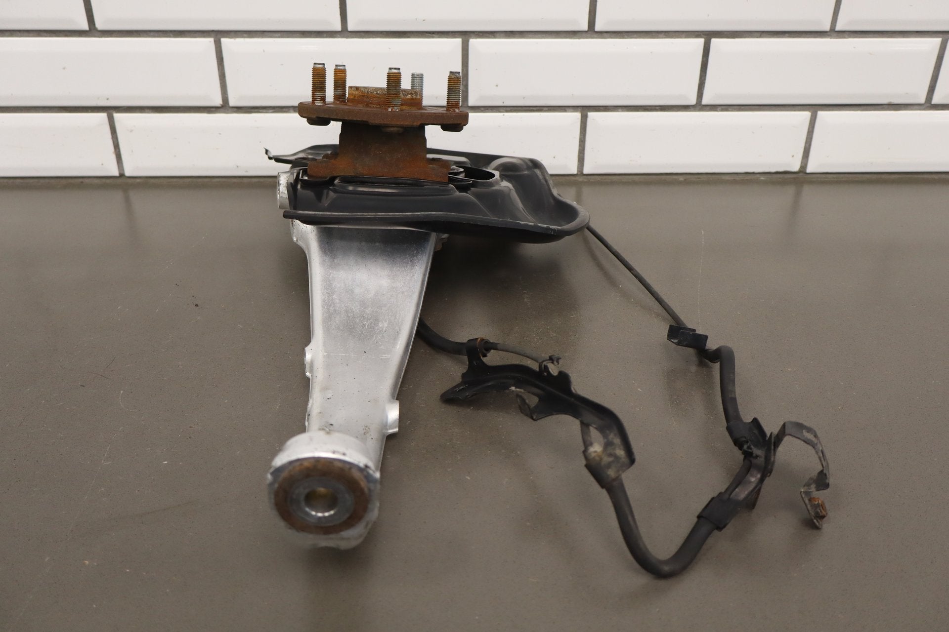 2006 Lexus LS430 Left Front Spindle