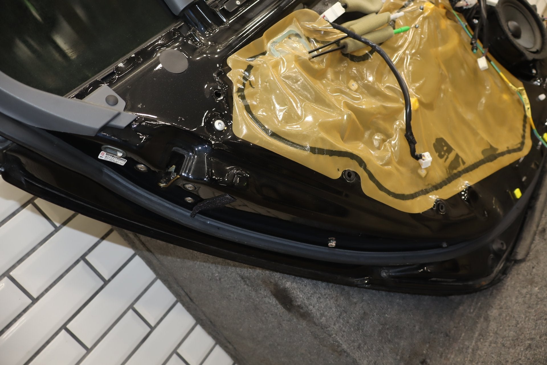 2006 Lexus LS430 Left Rear Door black onyx ( 202 )