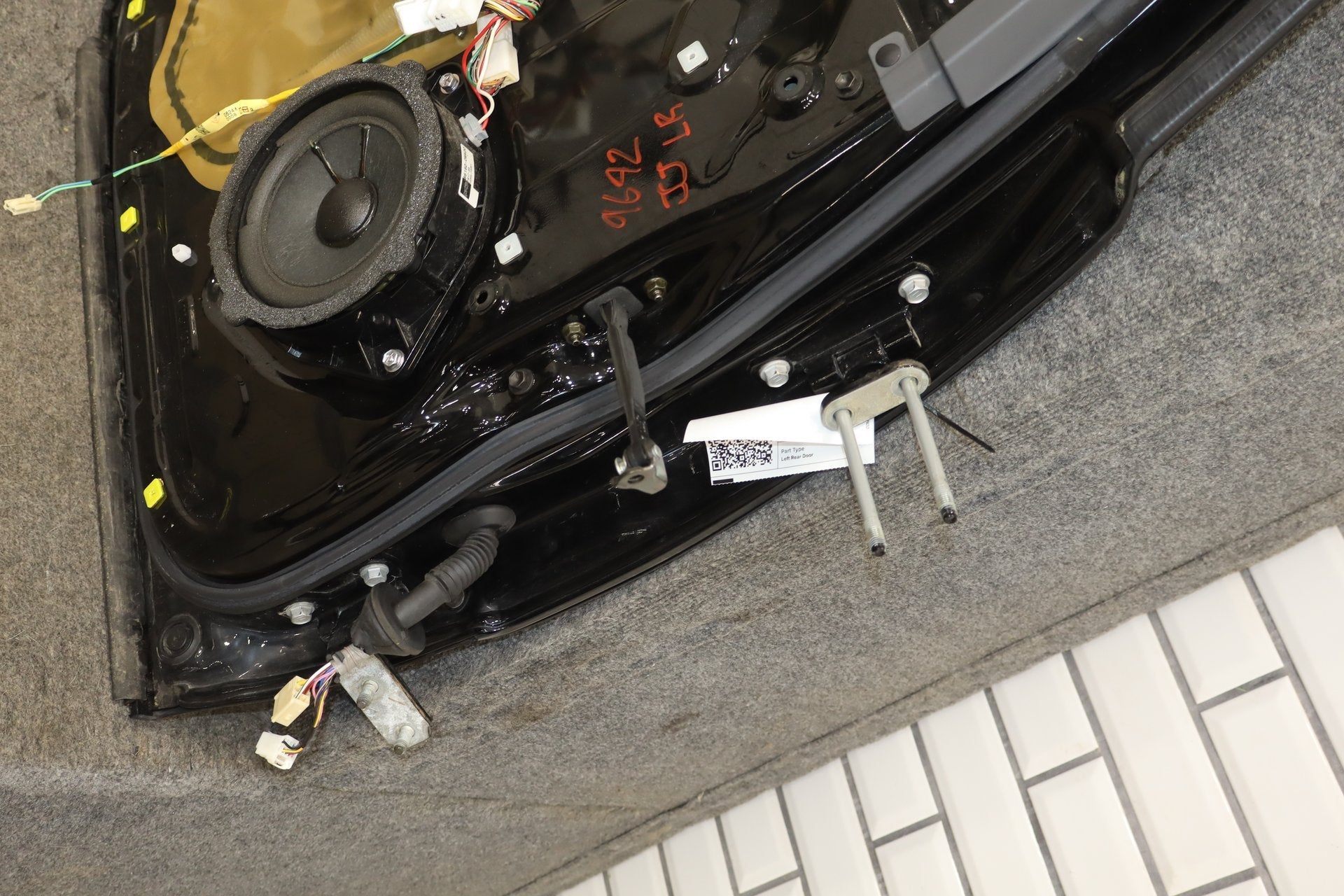 2006 Lexus LS430 Left Rear Door black onyx ( 202 )