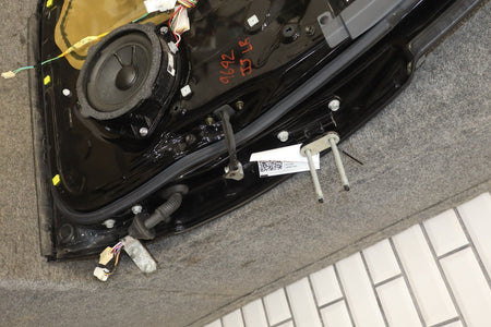 2006 Lexus LS430 Left Rear Door black onyx ( 202 )