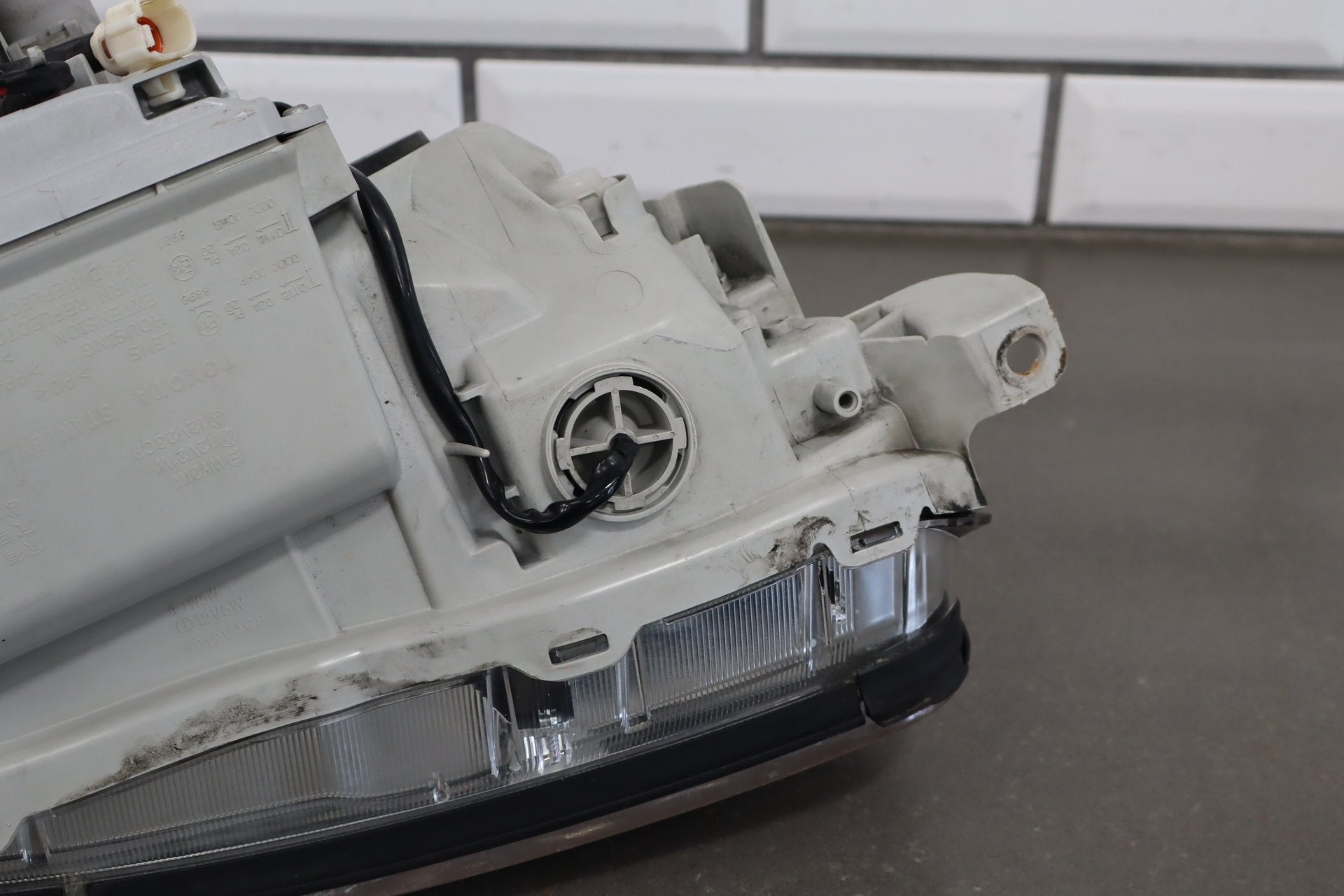 2006 Lexus LS430 Left Xenon Driver Headlamp