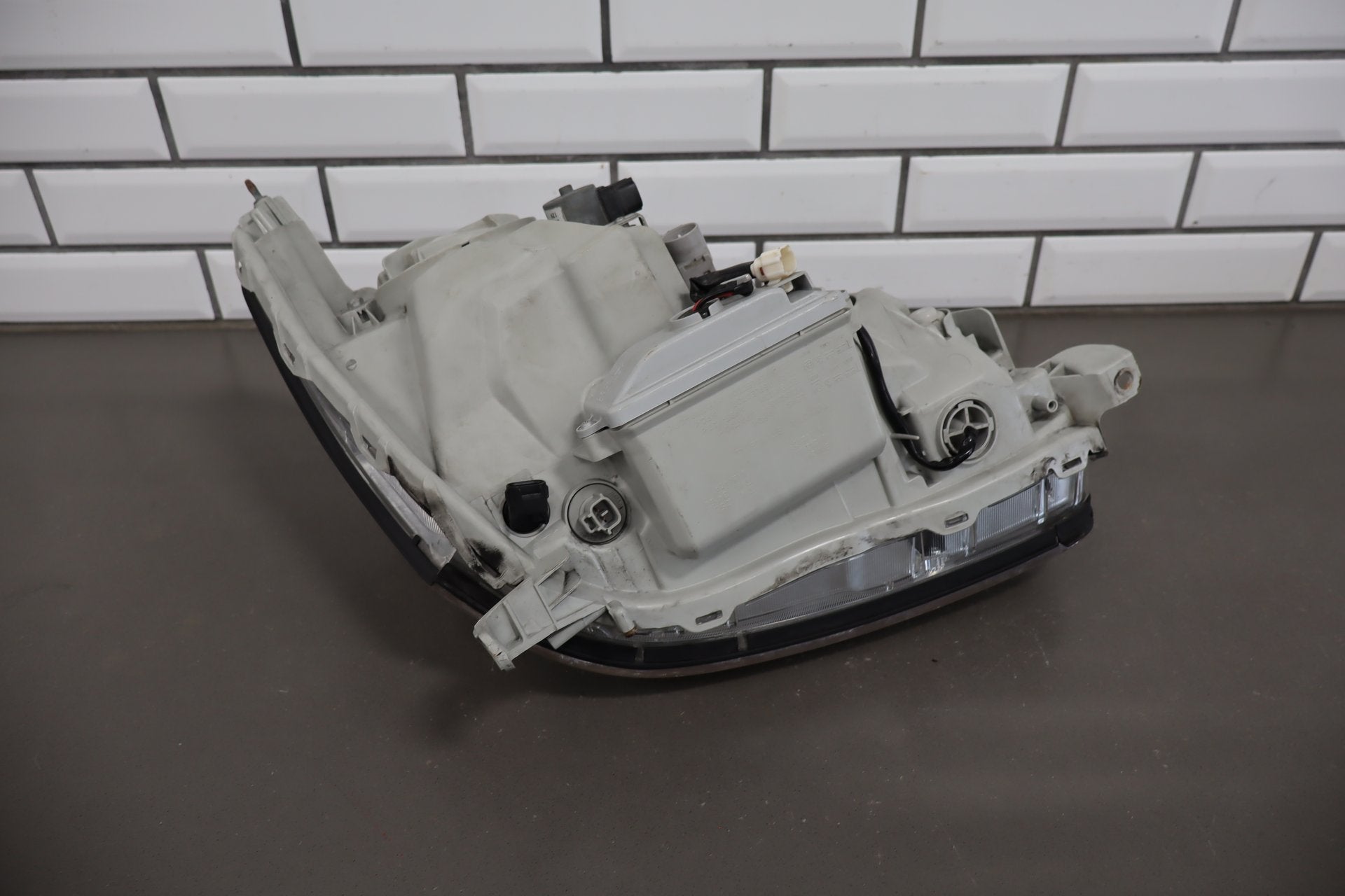 2006 Lexus LS430 Left Xenon Driver Headlamp